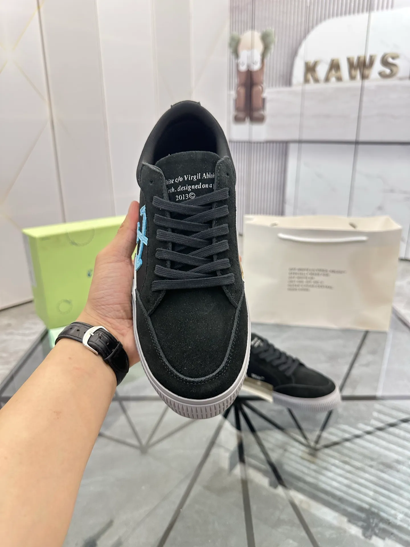 Selling men's shoes 💰: 💰P440¥ Product trademark: OFF WHITE * "OFF WHITE*" low-top casual shoes Regular size: 35-45 (can be customized to 46) Couple style Product materials: imported nubuck leather upper spliced ​​with original fabric, breathable lining, original outsole. No.: H203
